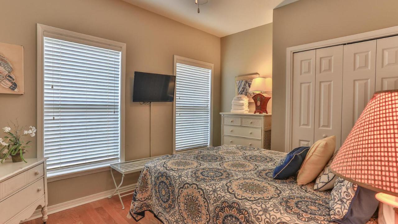 Holiday home Biglows Bungalow: Beachside Retreat With Pet-friendly Perks *