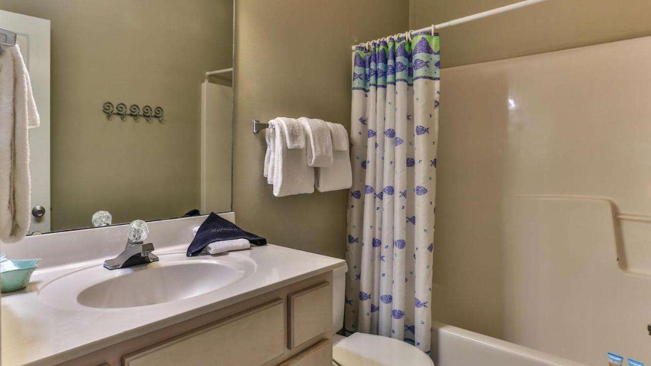Biglows Bungalow: Beachside Retreat With Pet-friendly Perks Destin