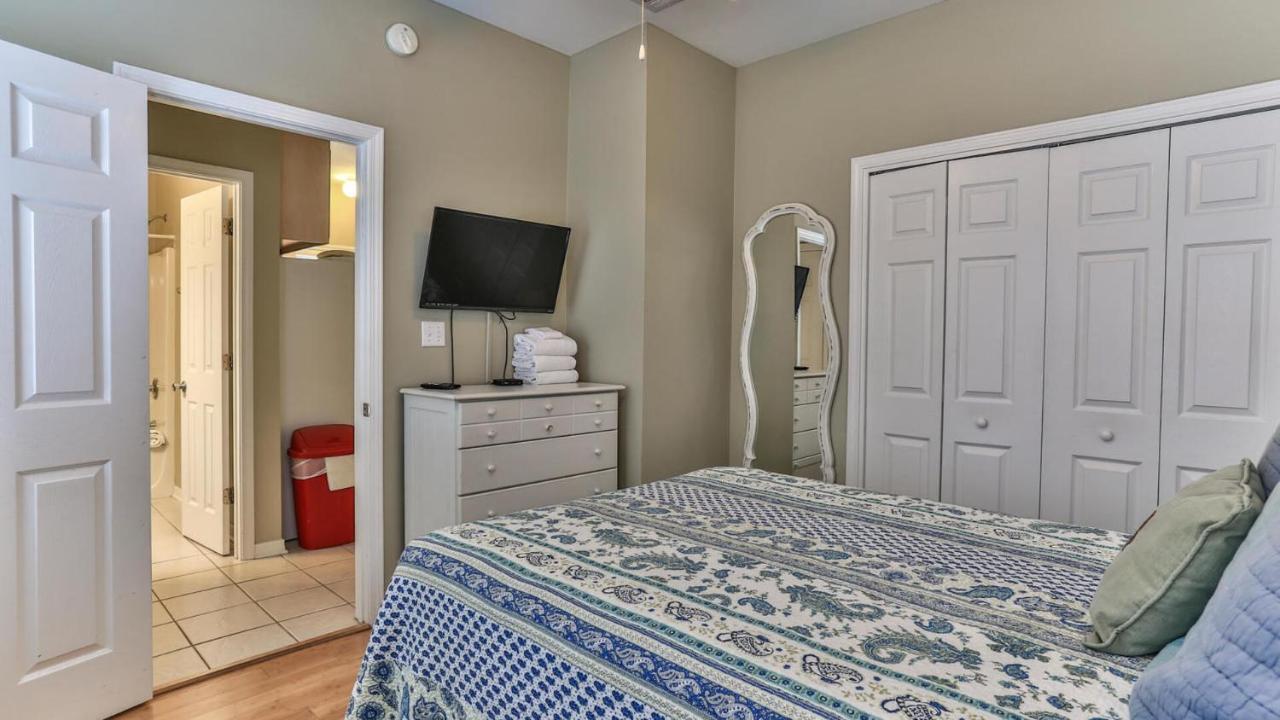 Biglows Bungalow: Beachside Retreat With Pet-friendly Perks Destin
