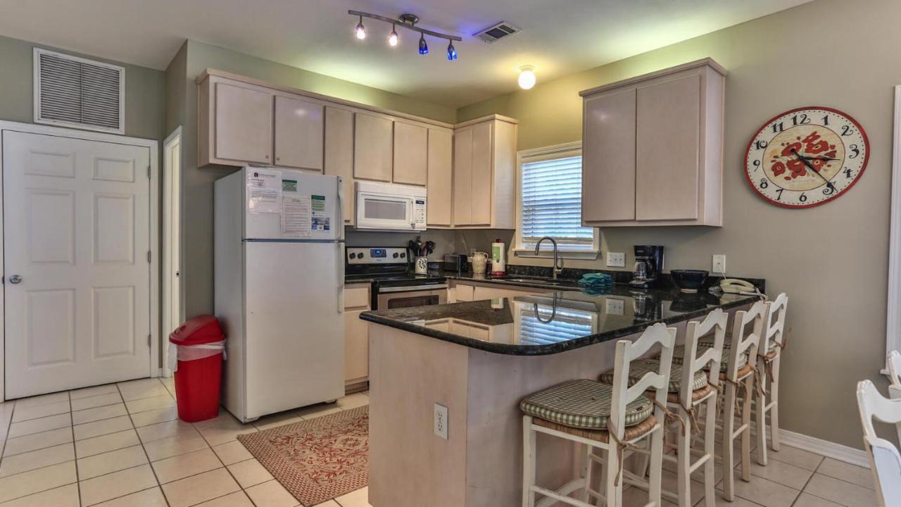 Biglows - About A Quarter Mile To Private Neighborhood Access, Pet Friendly, Community Pool *